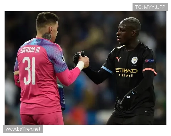 足球雪地博弈论：温度与地形的战术变量分析